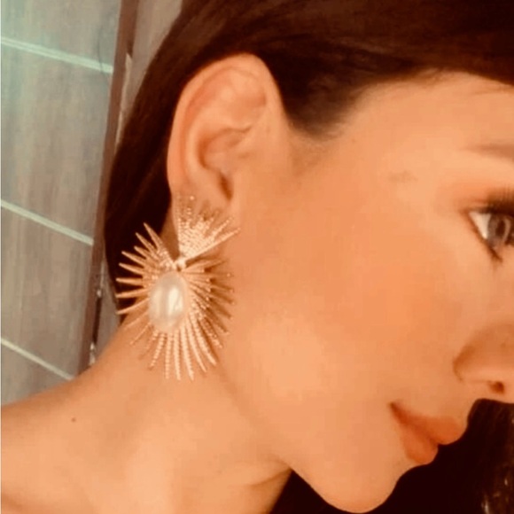 Zara Radiance Large Pearl Heart Crown Sunburst Beam Ray Regal Royal Gold Earring - Picture 6 of 16